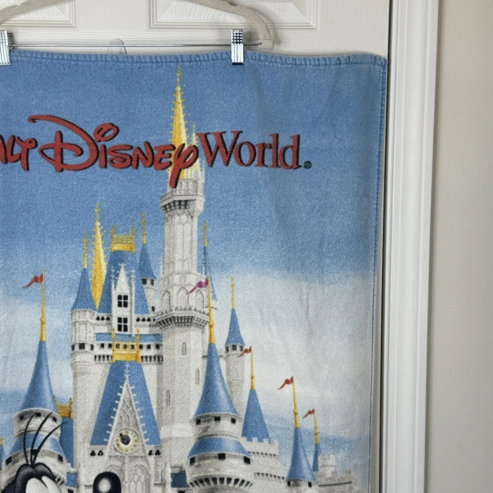 Vtg Walt Disney World Beach Bath Towel Castle Mickey Minnie Goofy Donald Pluto